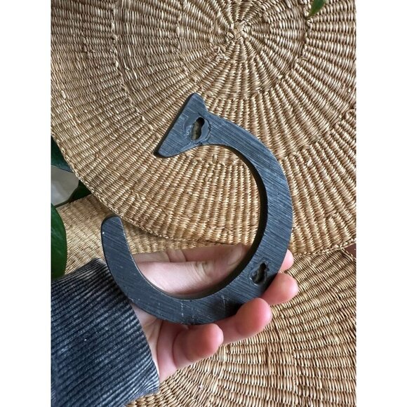 4 x 3.5” Letter C decor - Picture 6 of 7